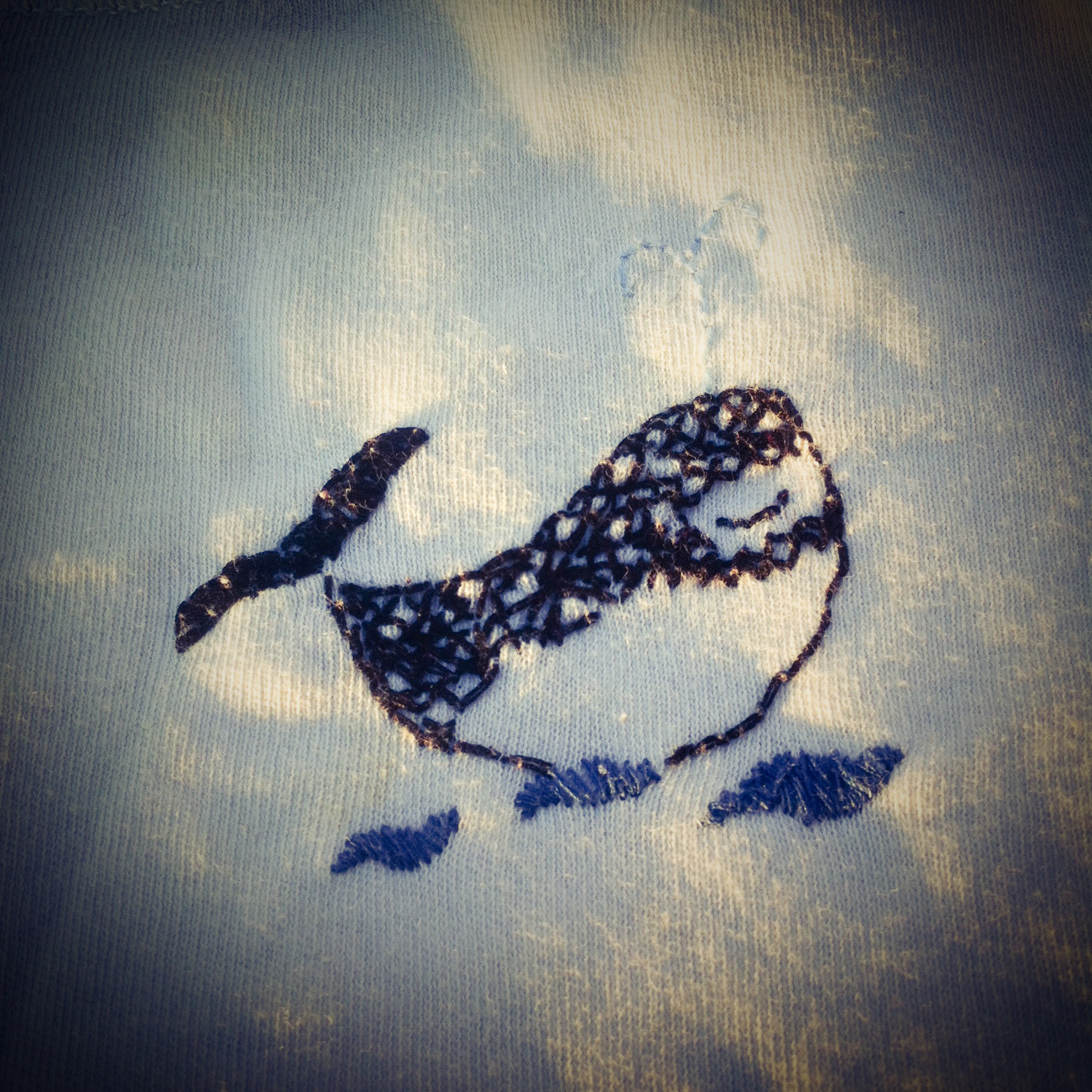 whale embodery on baby's onesies on momfatale.gr