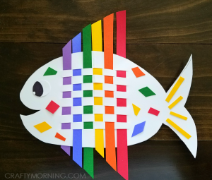 weaving-rainbow-fish-craft-for-kids-1